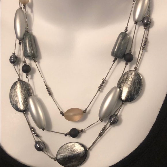 Brand New! NY and Company Layered Necklace - Picture 2 of 3